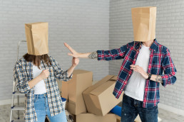 Pros & Cons de las cajas de cartón VS cajas de plástico.